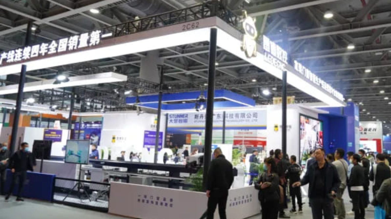 Salon de Guangzhou | LEADCNC et sa ligne de production intelligente de portes et fenêtres de la série S font leur apparition
   